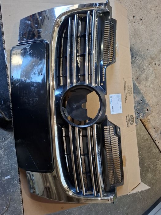 Решотка радіатора джета -гольф 5