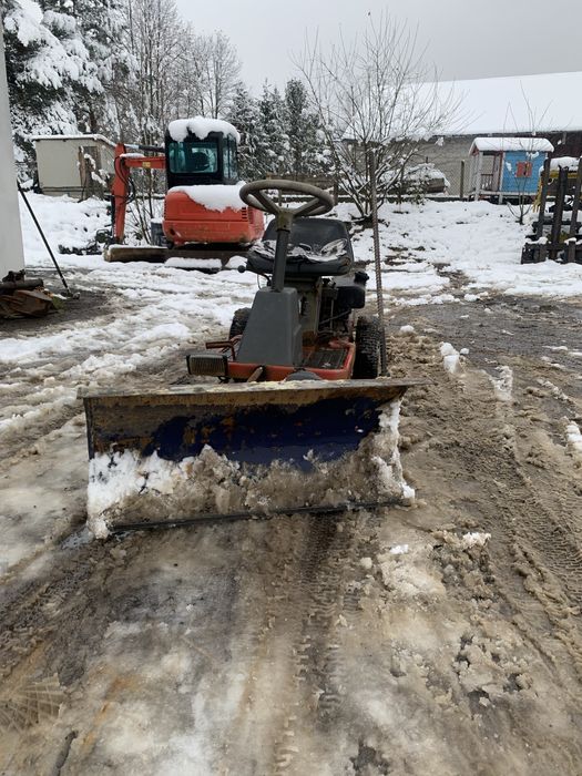Traktorek Husqvarna Z Pługiem do odśnieżania