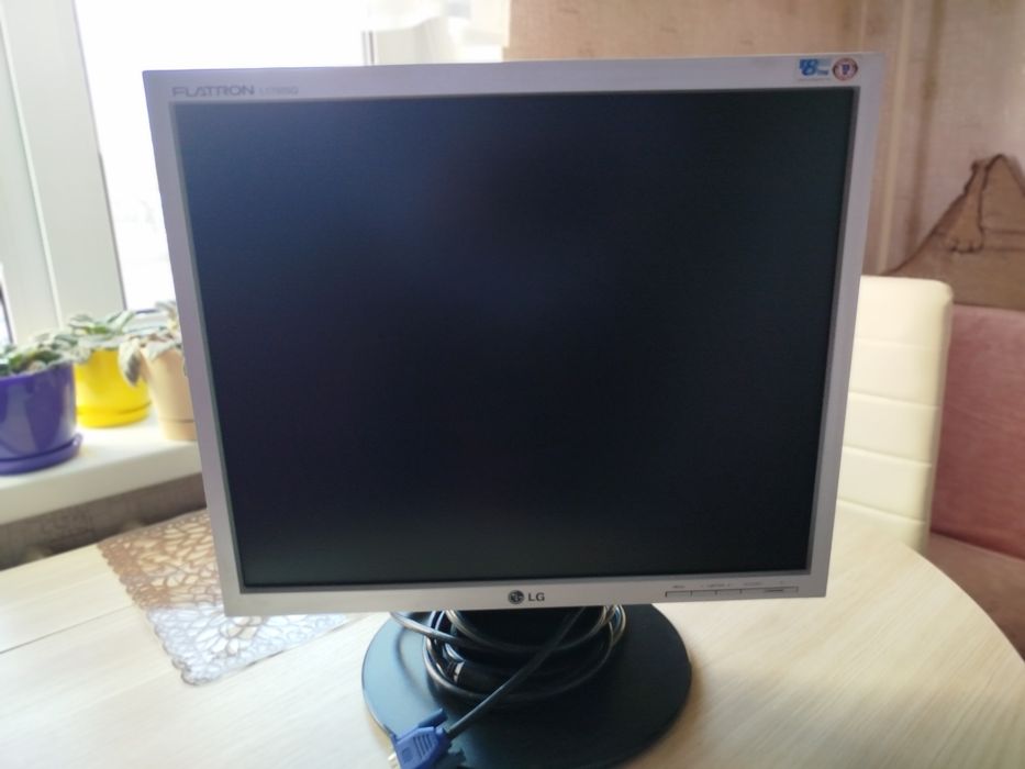 Монітор LG flatron L1750 SQ