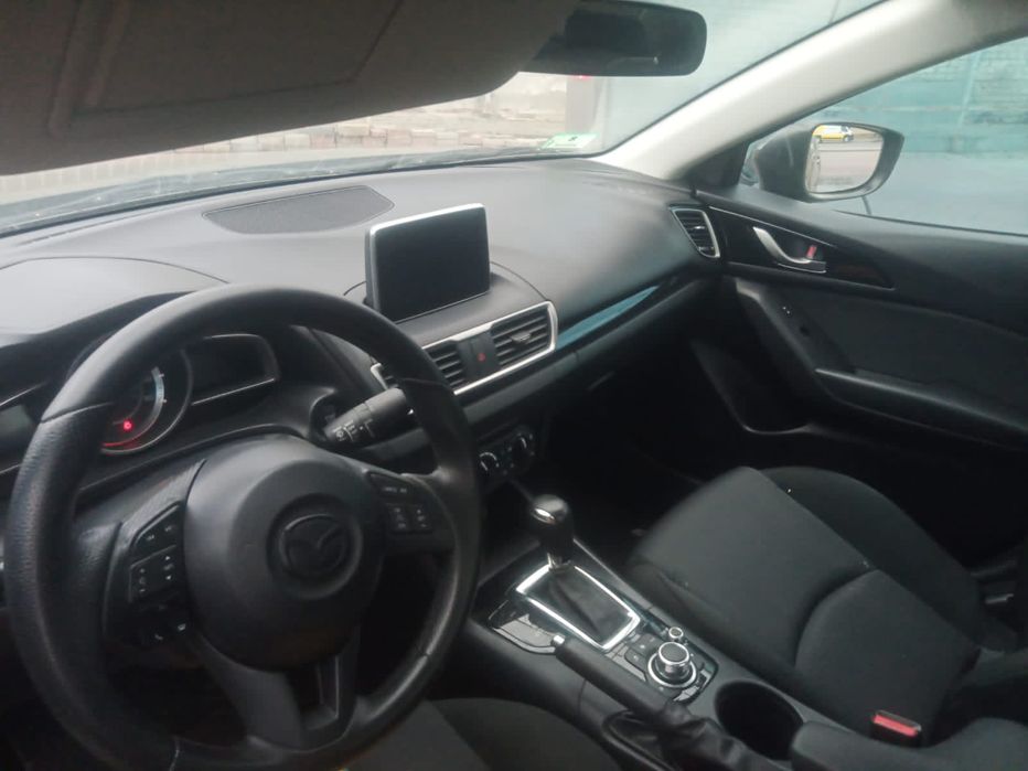 Автомобіль марки MAZDA3
