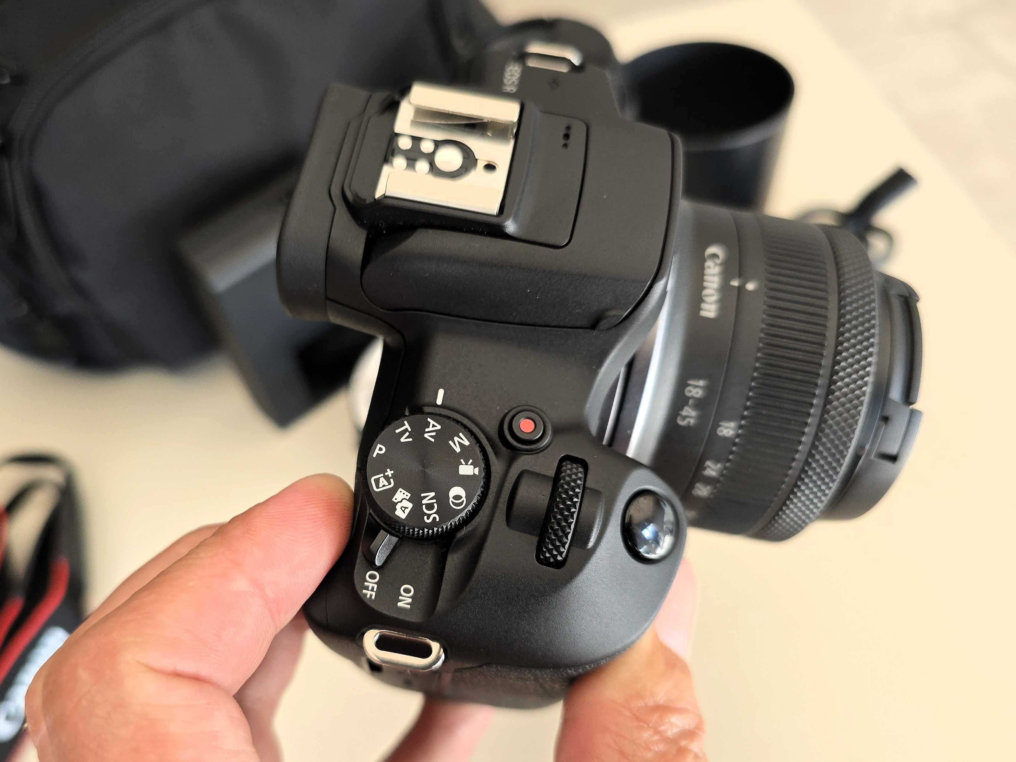 Kit Completo de Câmera Canon R100 com Lente 18-45mm - Como Nova!