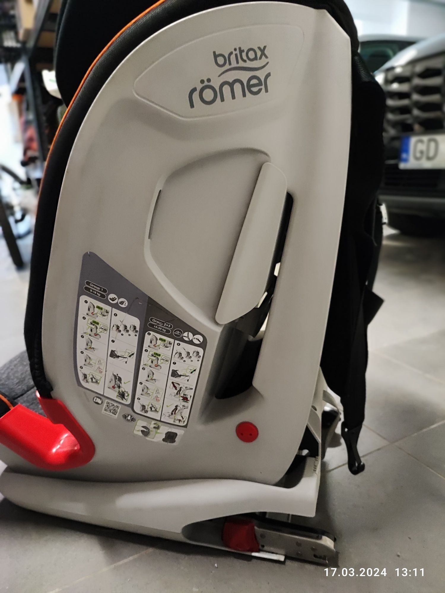 Fotel8x Romer advansafix III
Cechy produktu:
	•	Płynna regulacja wyso
