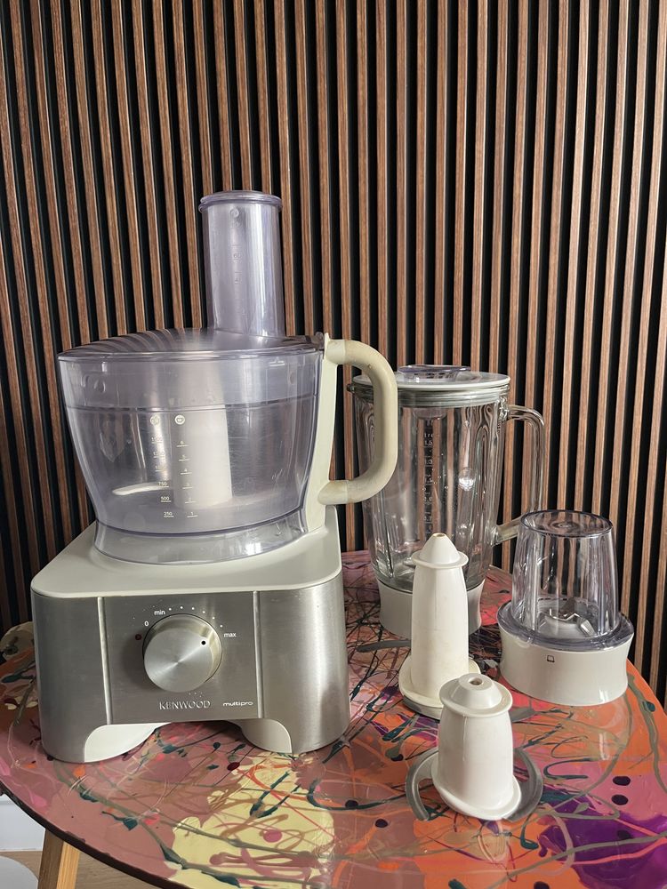 Robot kuchenny wielofunkcyjny