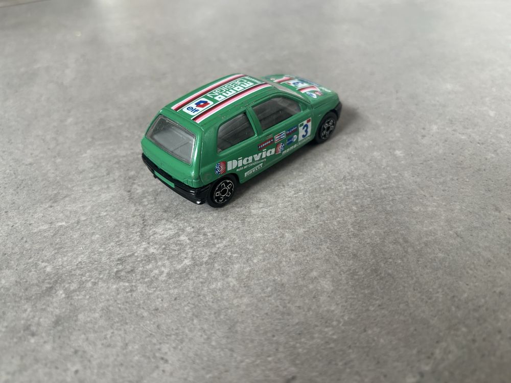 Model Bburago skala 1/43 Renault Clio Elf Pirelli Momo made in Italy