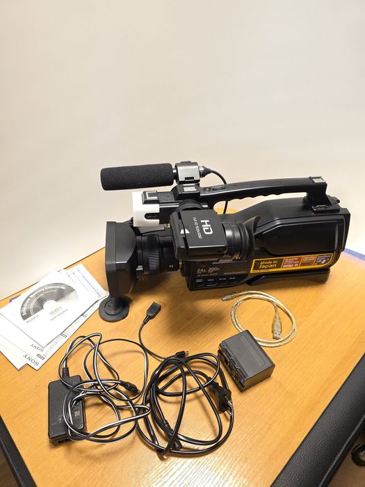 Видеокамера SONY HXR-MC2500