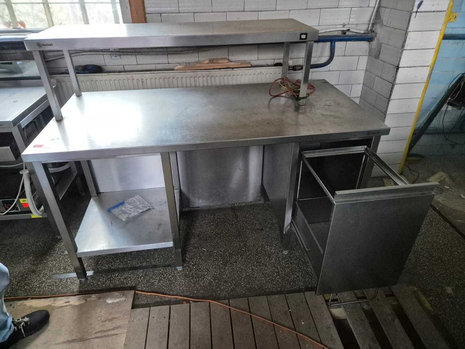 Stół ze stali nierdzewnej z nadstawką grzewczą + kosz 170x83x90 cm