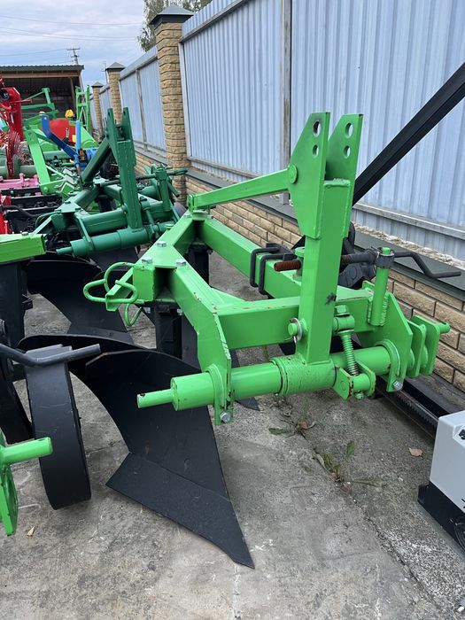 Плуг двохкорпусний Bomet