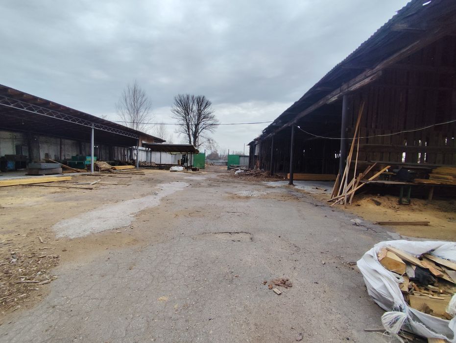 Продам приміщення 1000м2, територія 85 сот