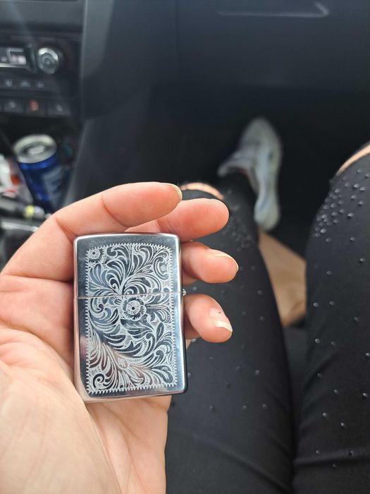Urzywana zapalniczka Zippo Venetian Chrome