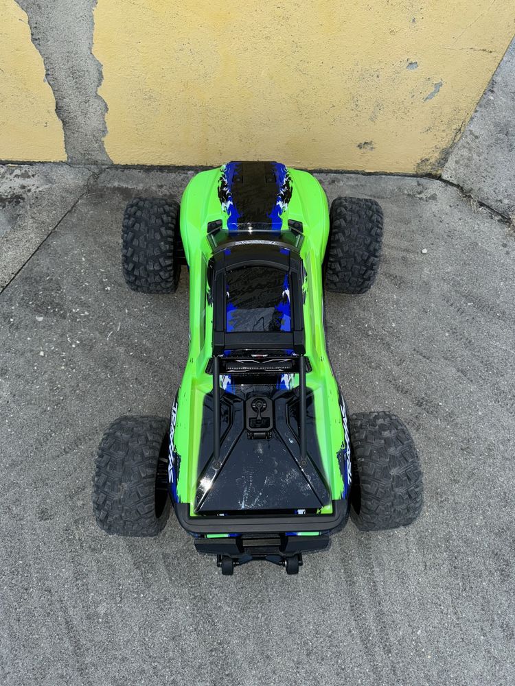 Traxxas xmaxx 8s com extras