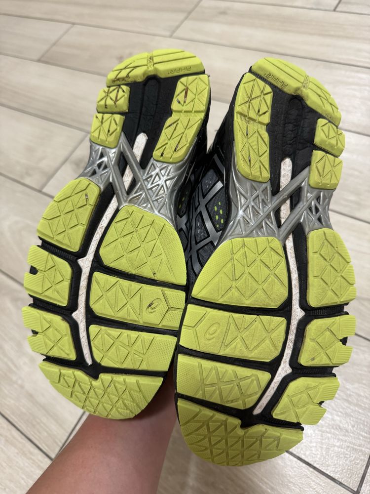 Кросівки asics 40р.Устілка 26см(бігові).Ориг.