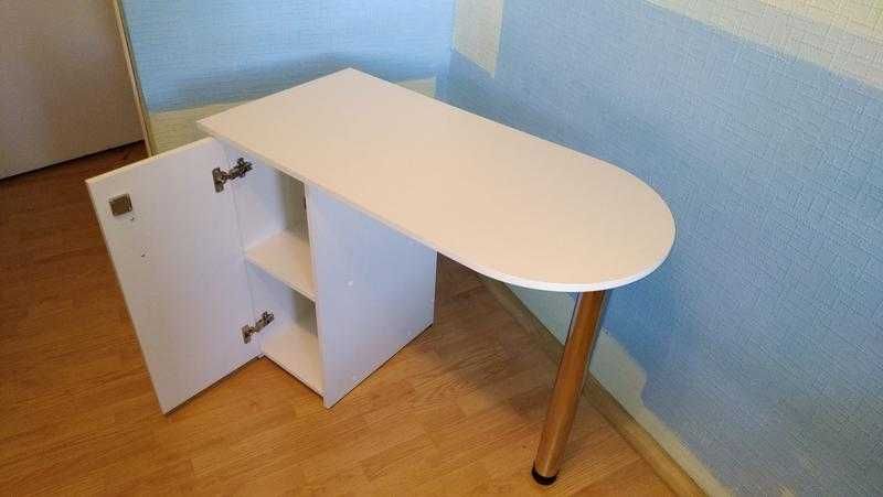 Маникюрный стол складной