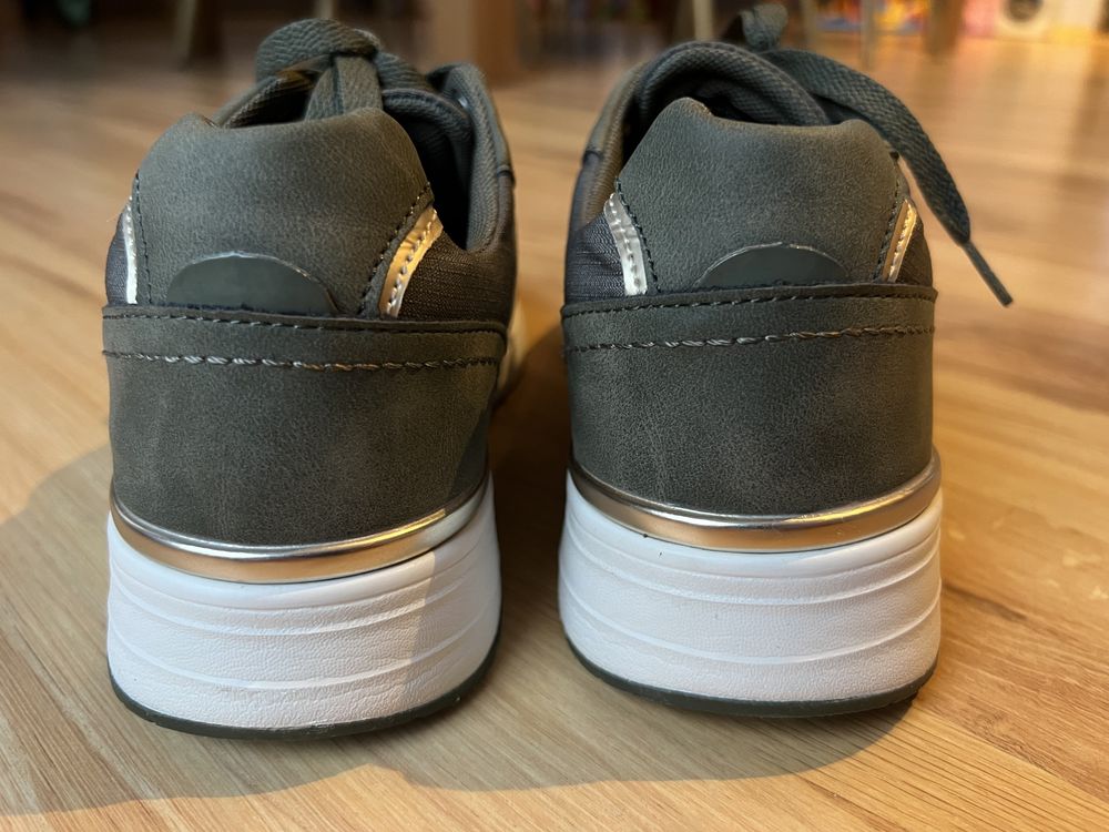 Sneakersy Esprit rozmiar 37 wkładka 24,3 cm