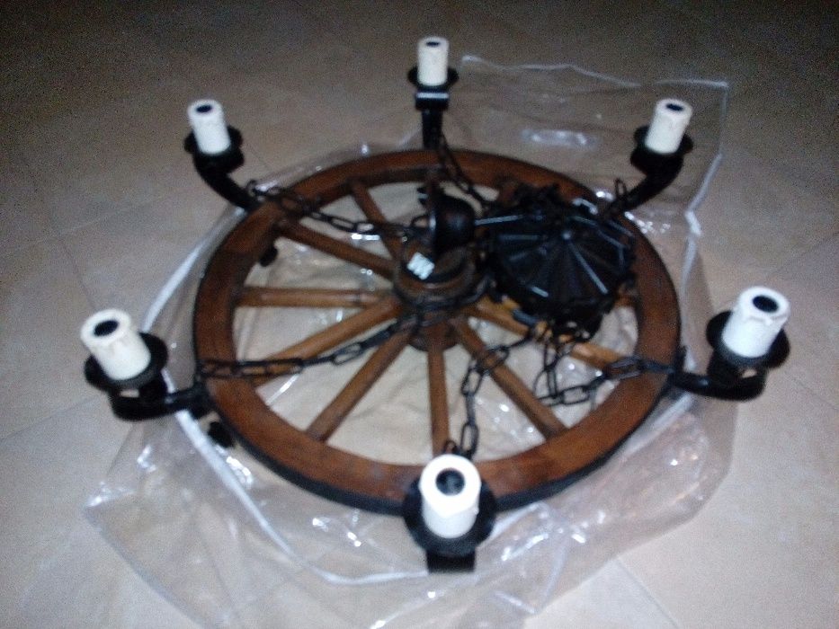 Candeeiro roda de carroça grande 6 lâmpadas