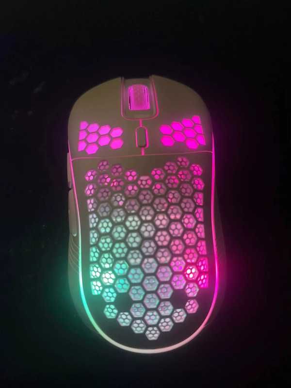 Nowa myszka gamingowa RGB – biała, idealna dla graczy! Super okazja!