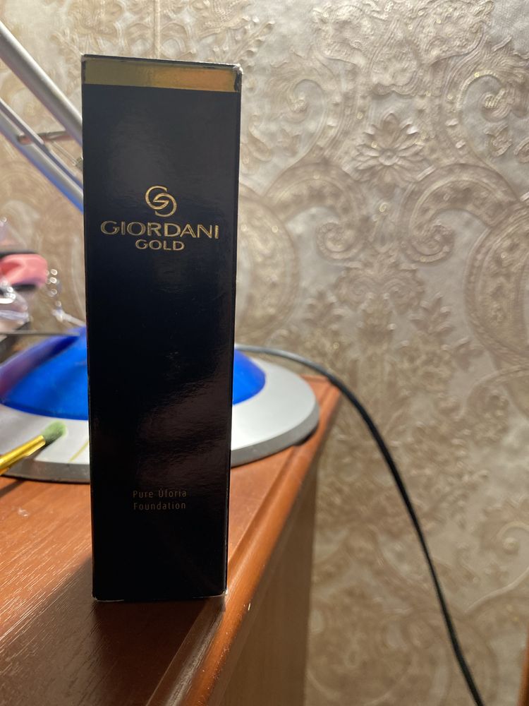 Продам продам тональну основу Giordani gold