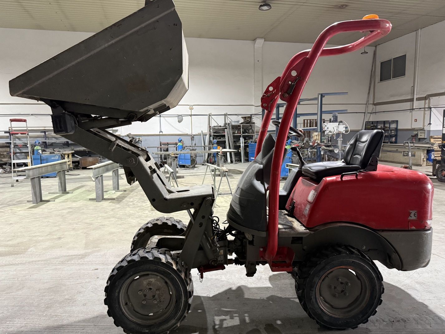 Dumper elevatorio com 1,20 cmtrs de largura