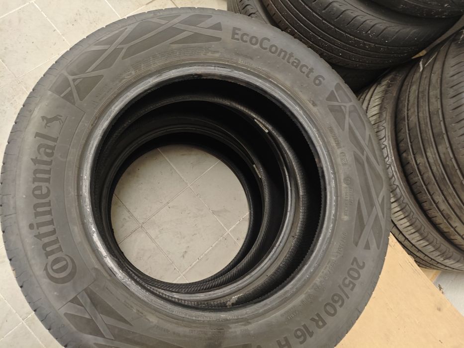 Pneus 205/60/16 continental