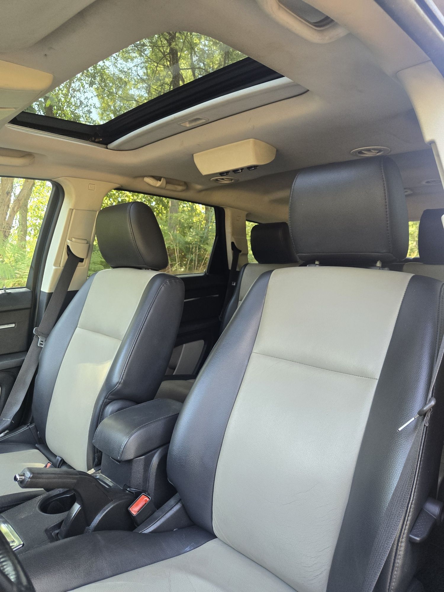 Automática, 7 lugares. Carro muito novo pronto para viajar .