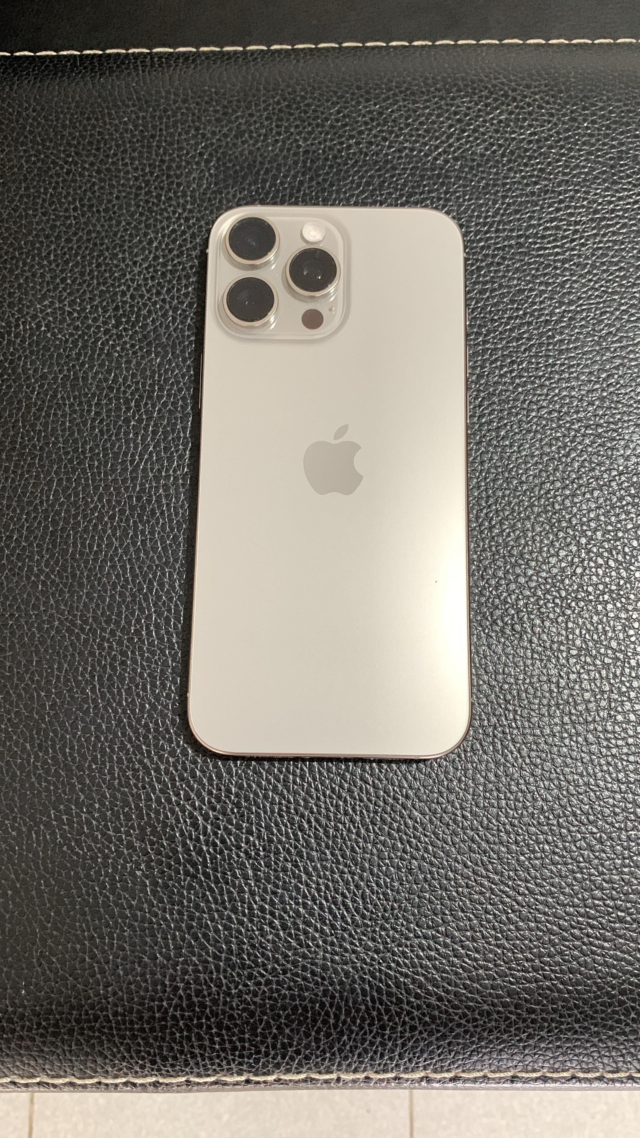 iPhone 16 Pro Max 256 GB - Titanium