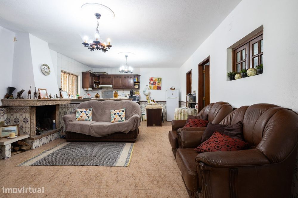 Um Refúgio Tranquilo à Porta da Cidade - Moradia para remodelação na S