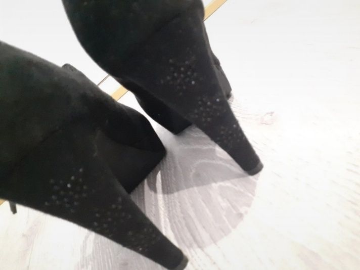 Czarne szpilki na platformie 39