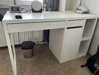 Biurko ikea biale i krzeslo ikea rezerwacja do jutra godzina 12