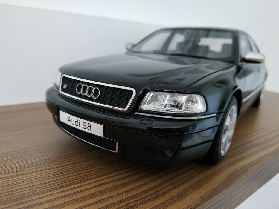 Audi S8 D2 1:18 Ottomobile (czarny)