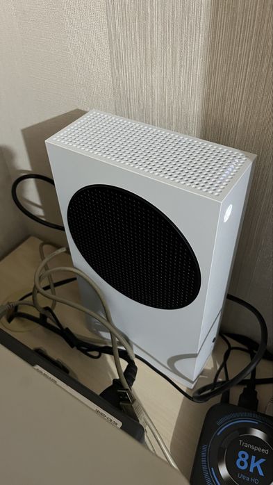 Xbox S майже нова
