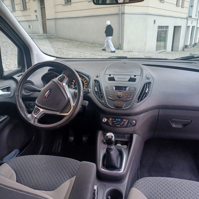 Sprzedam ford tourneo Courier 1.0 benzyna