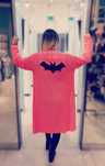 długi kardigan sweter różowy Batman Gotham Girl