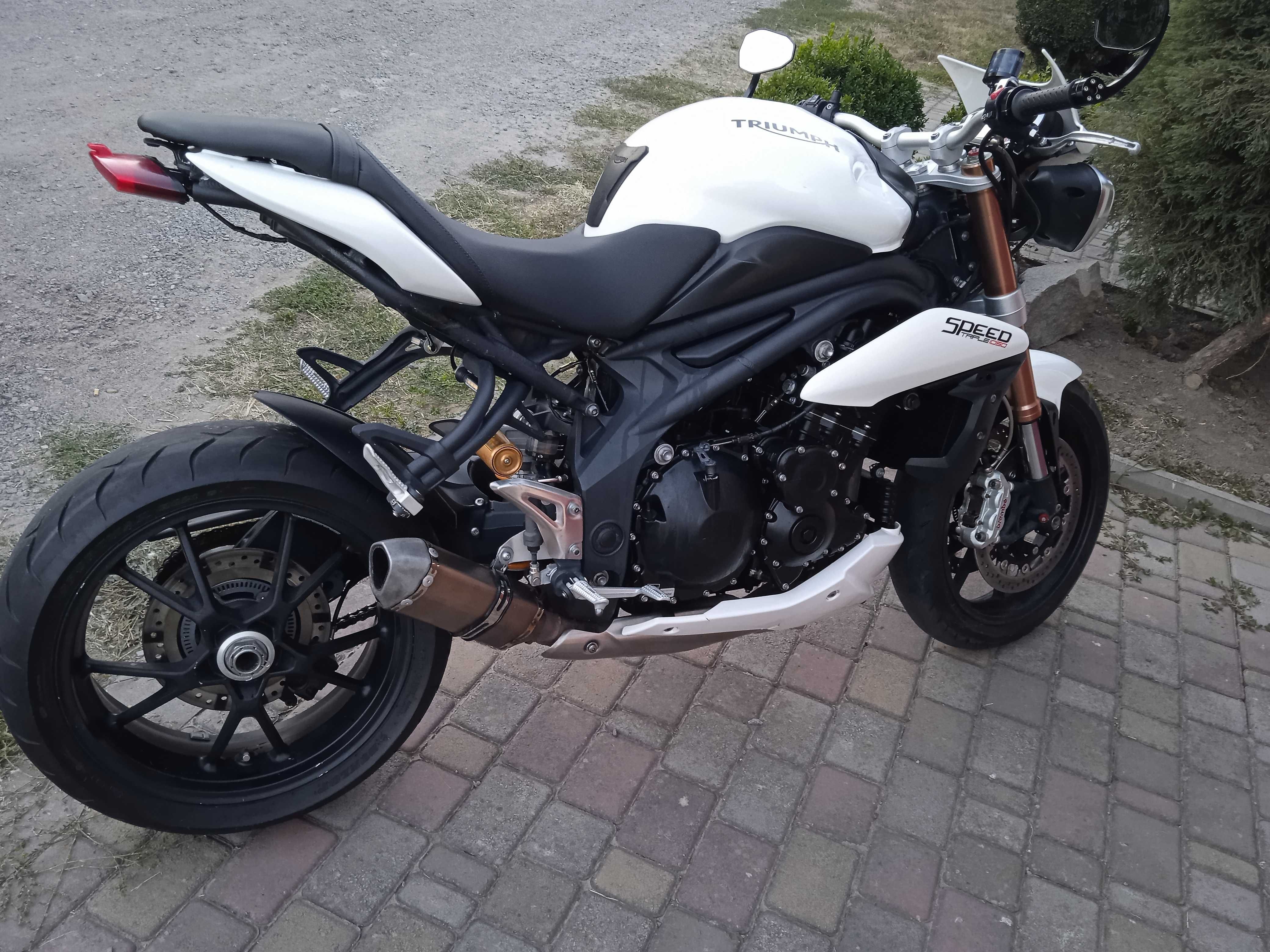 Продам Triumph Speed Triple 1050сс 2015 року