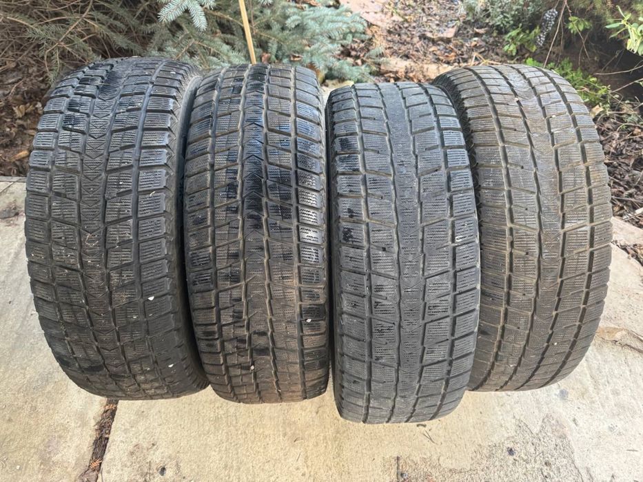 Продам комплект зимової гуми 265/65R17 Nexen у дуже гарному стані