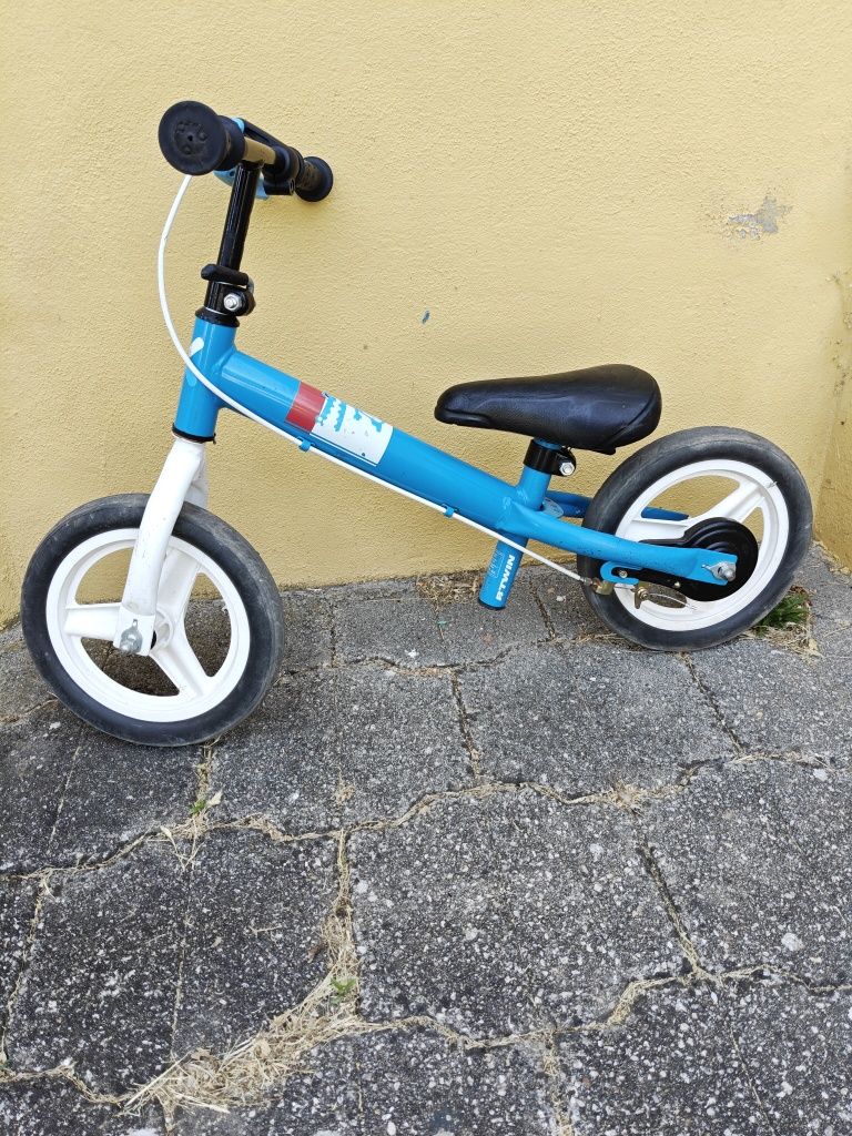 Bicicleta sem pedais.