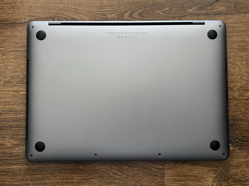 MacBook Pro 13 2017 i7 16ram 1tb Space Gray