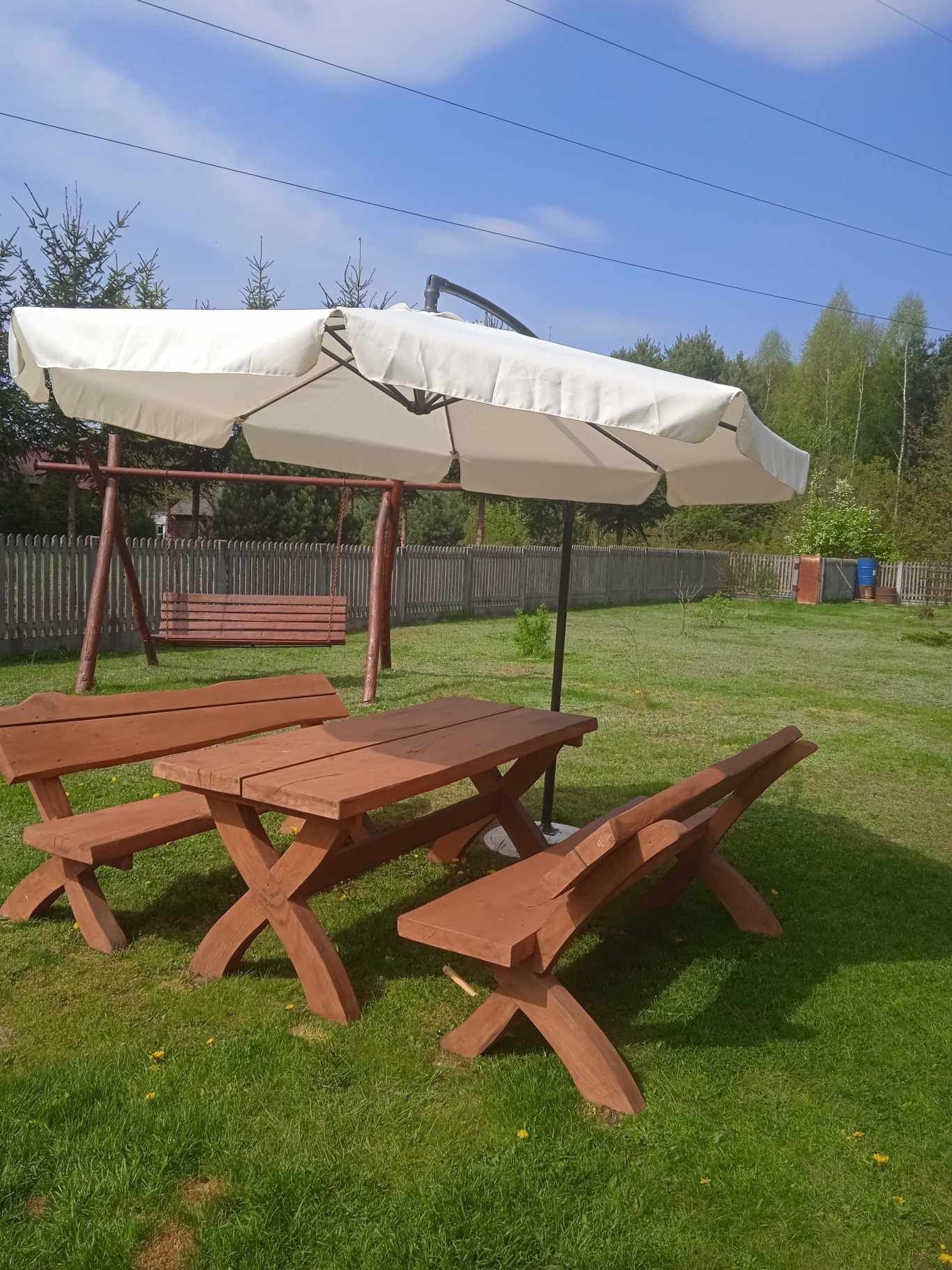 Nowy duży parasol z podstawą