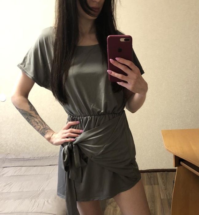 Серое женское платье мини