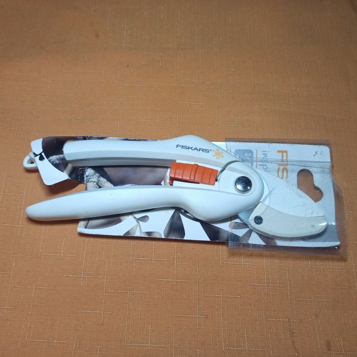 Fiskars P 25 sekator ogrodowy exclusive edition