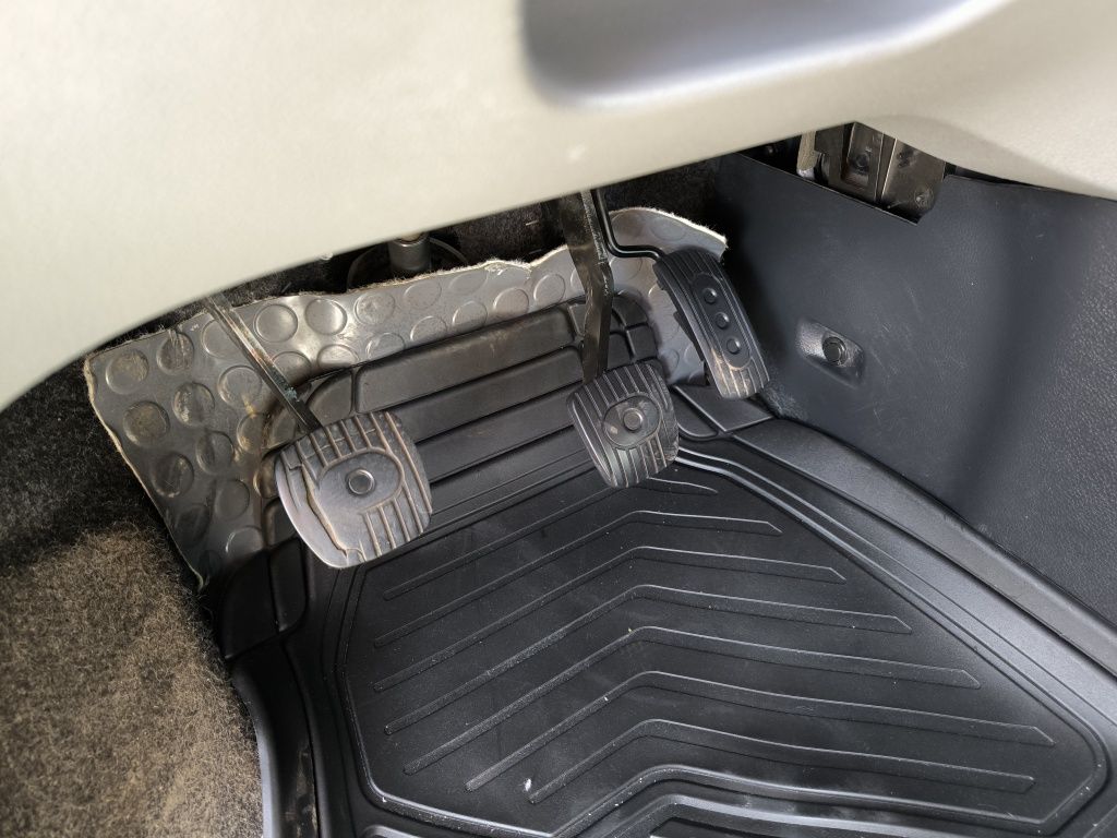 Продам Nissan NV200