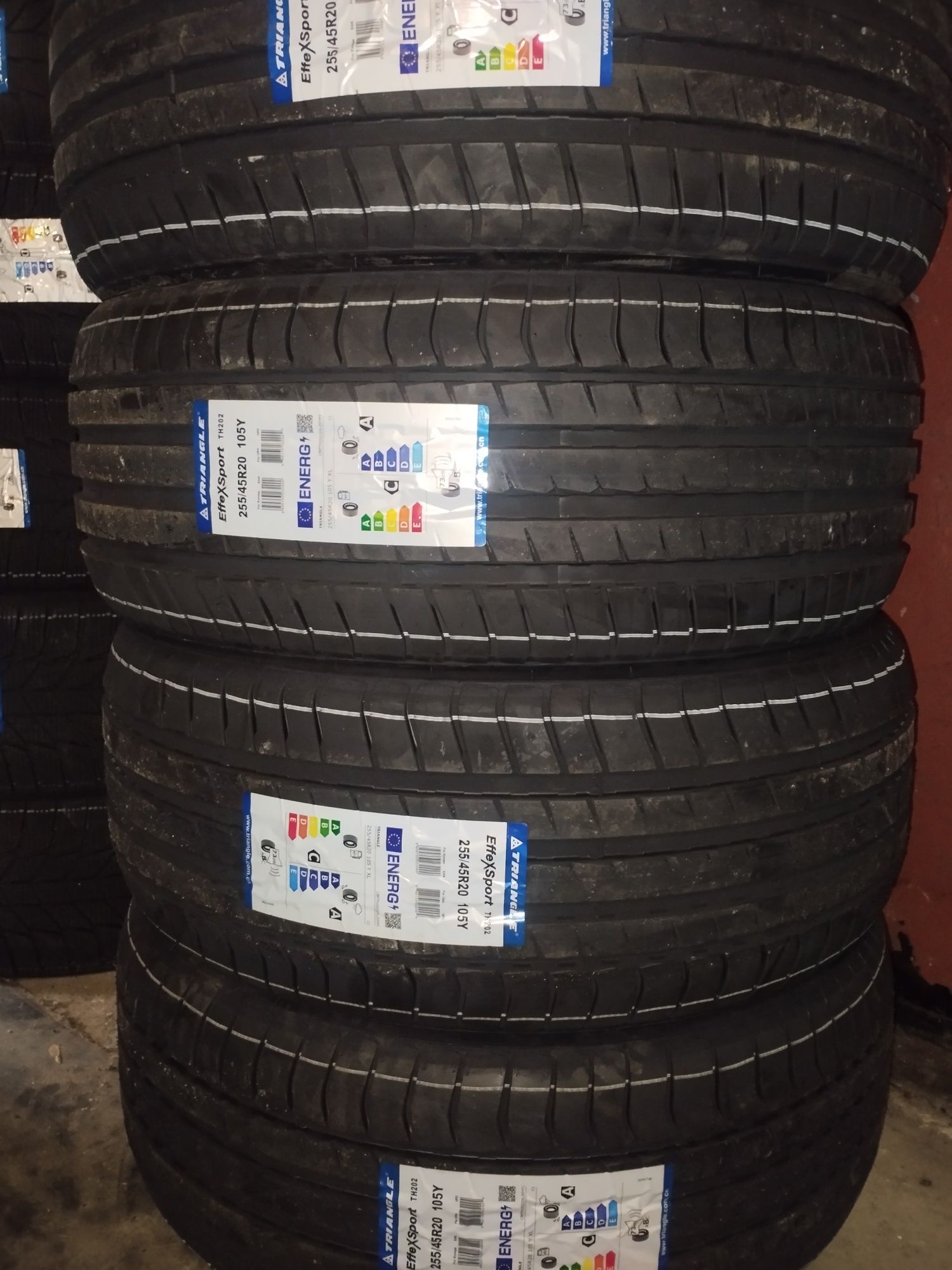 Шини Літні
235/50 R20 104W XL Triangle EffeXSport TH202
