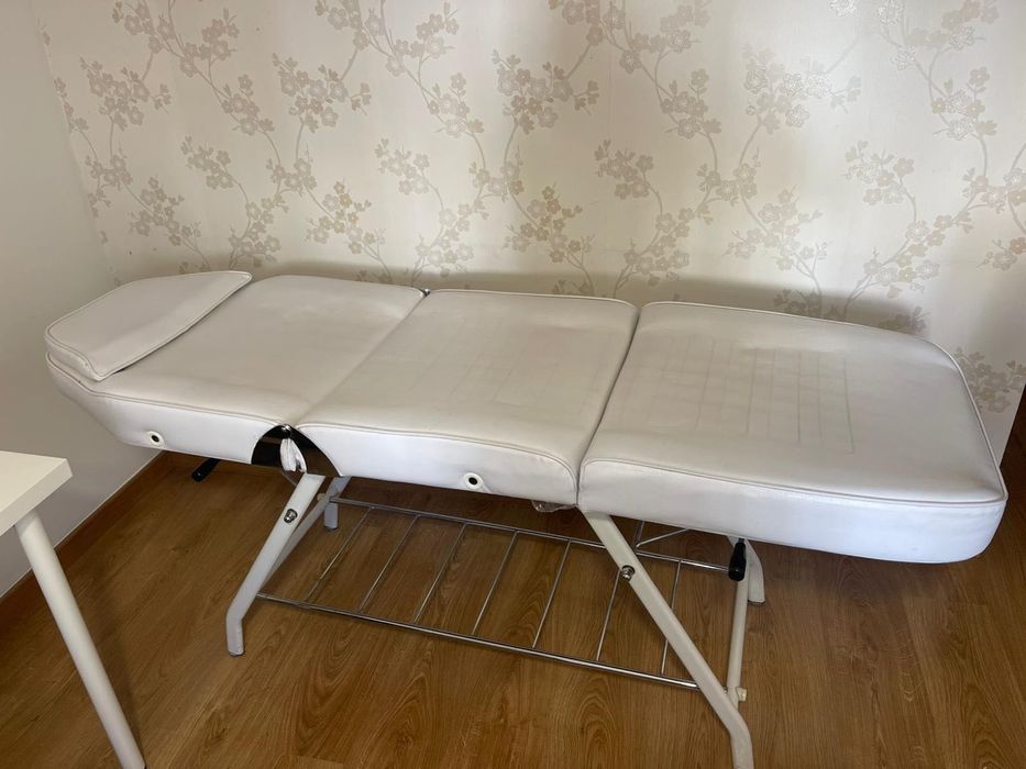 Marquesa estética com cadeira ajustável