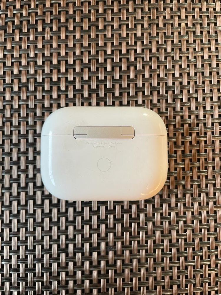 Apple AirPods Pro biały (MLWK3ZM/A) etui ładujące MagSafe