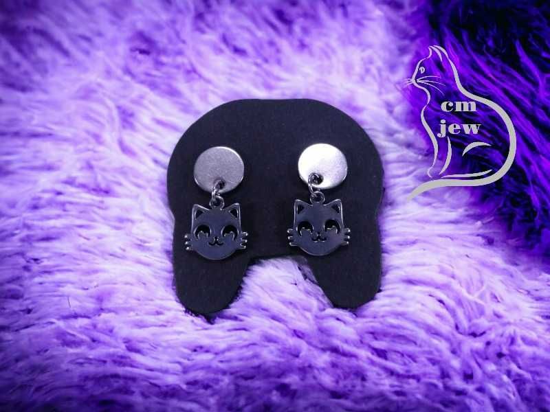 Brincos redondo em aço com gato sorridente - Novos