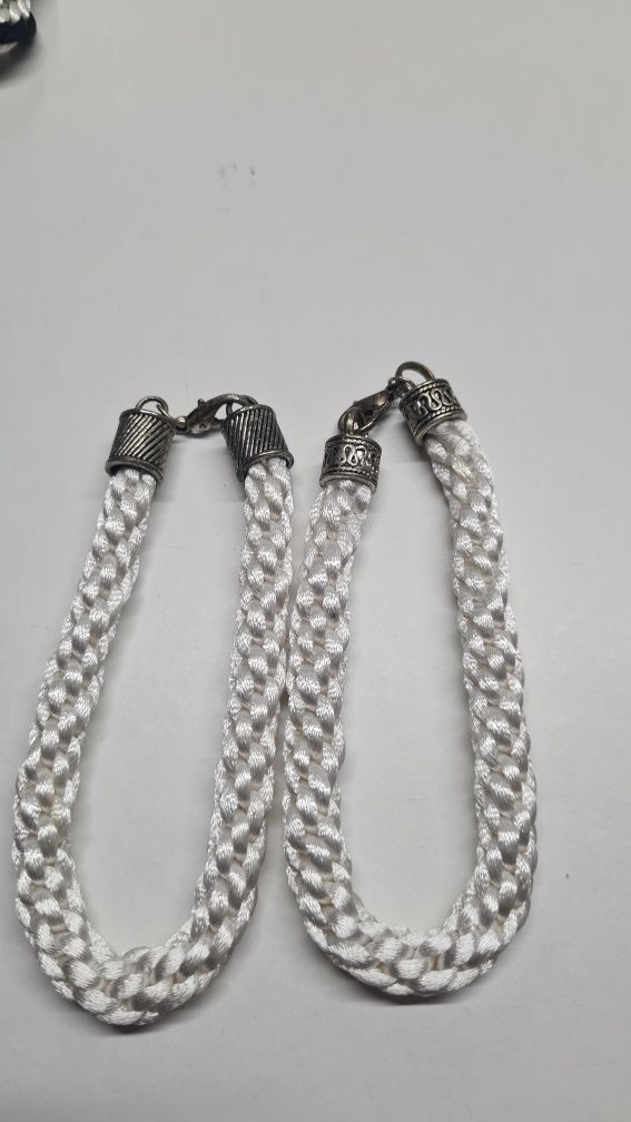 Pulseiras kumihimo em fio de seda