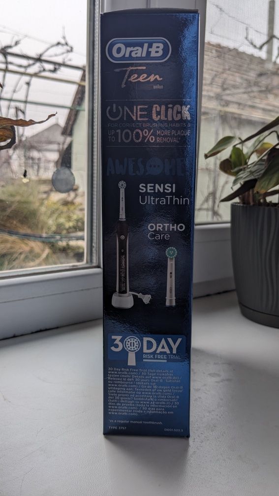 Електрична зубна щітка Oral-B Braun Teen 12+ D601