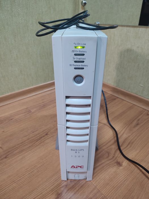 APC Back-UPS RS 1500 бесперебойник