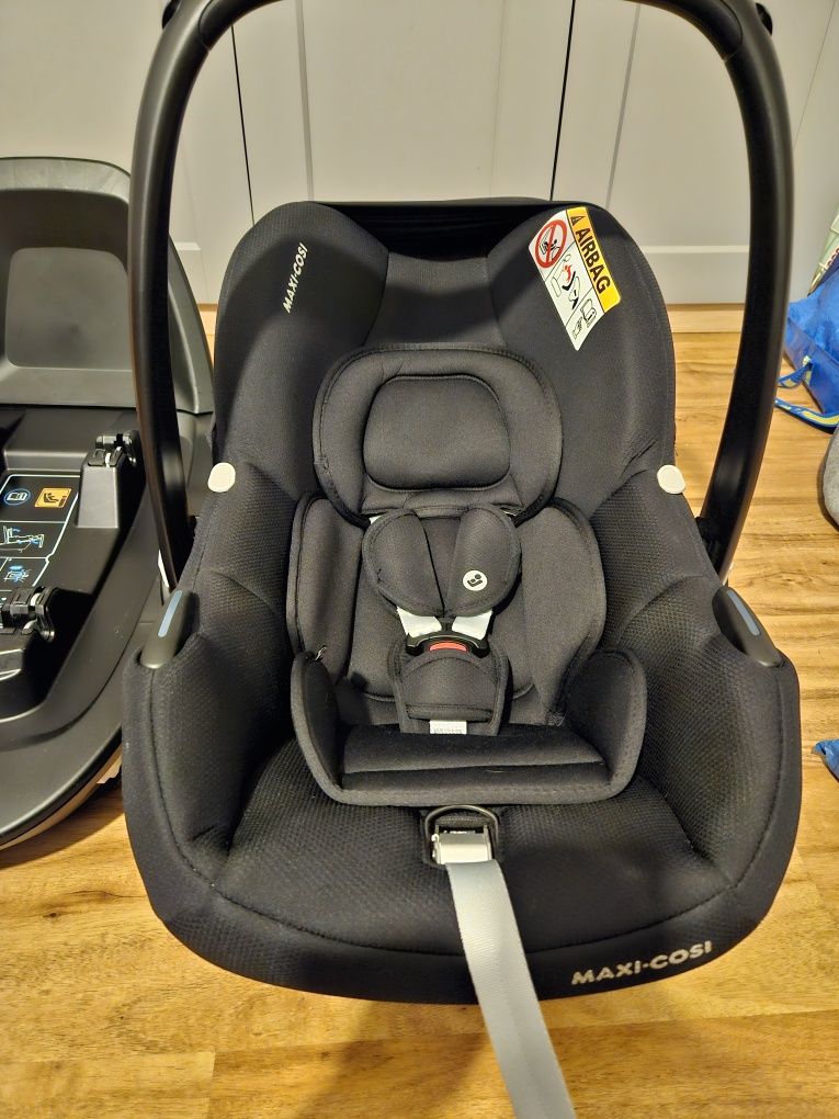 Maxi cosi cabriofix i-size + baza isofix familyfix 3