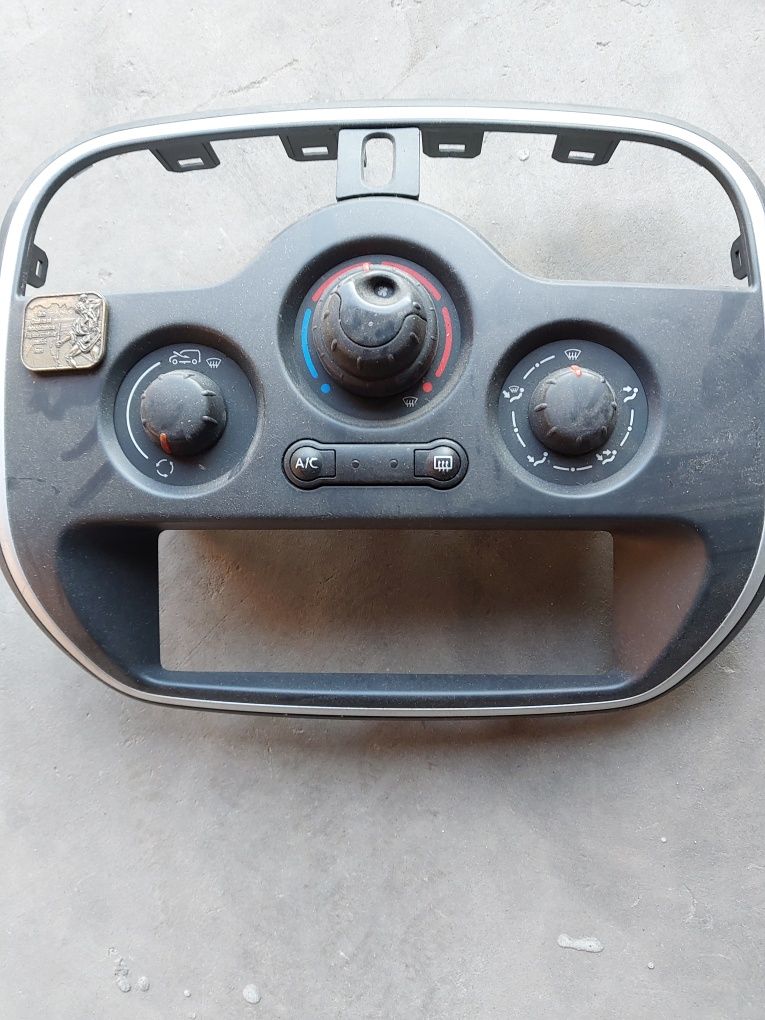 Renault ķangoo III panel sterowania,  ramka ,licznik.