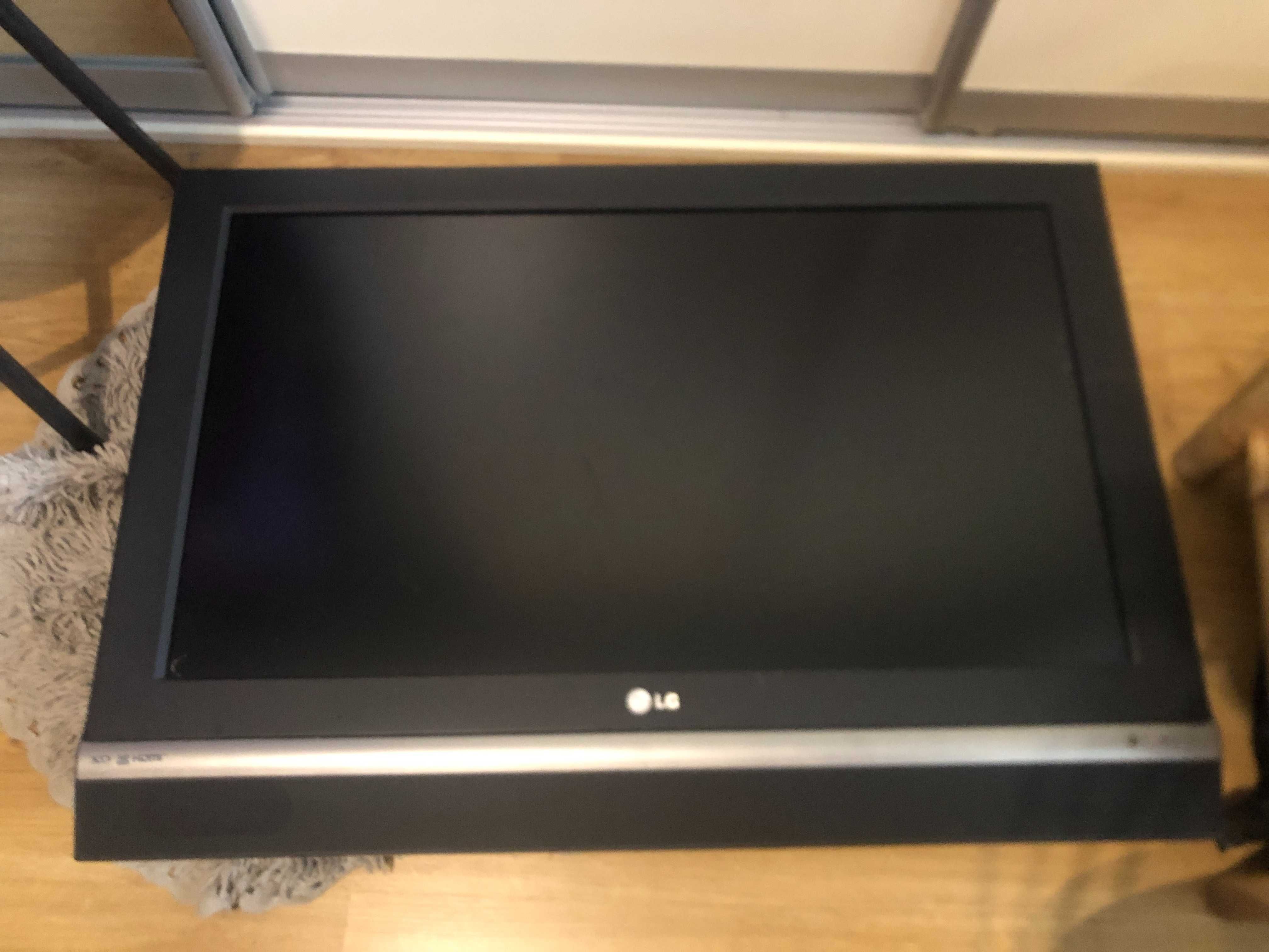 Telewizor LCD LG Electronics 32 cale 32LC25R sprawny duży ciężki