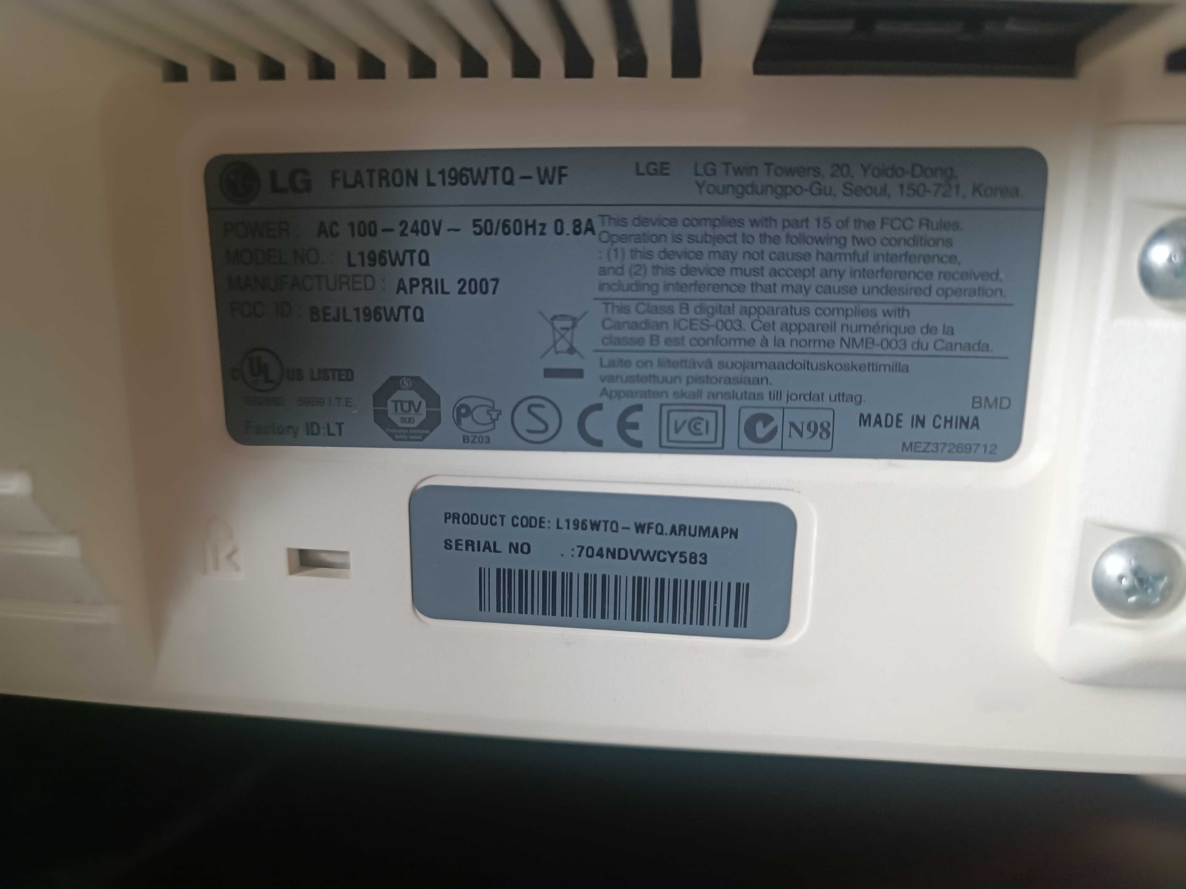 Монітор LG+ системний блок у відмінному стані. Торг.